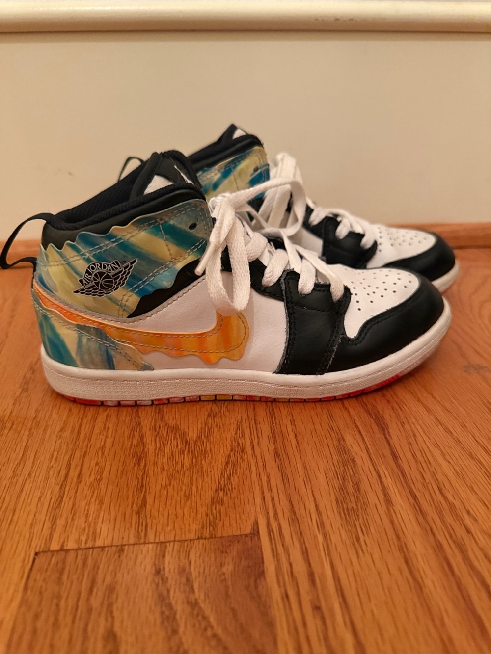 Rare Nike Air Jordan‎ 1 Mid SE ‘Drip’ Black/White/Orange (Size 2.5Y) –